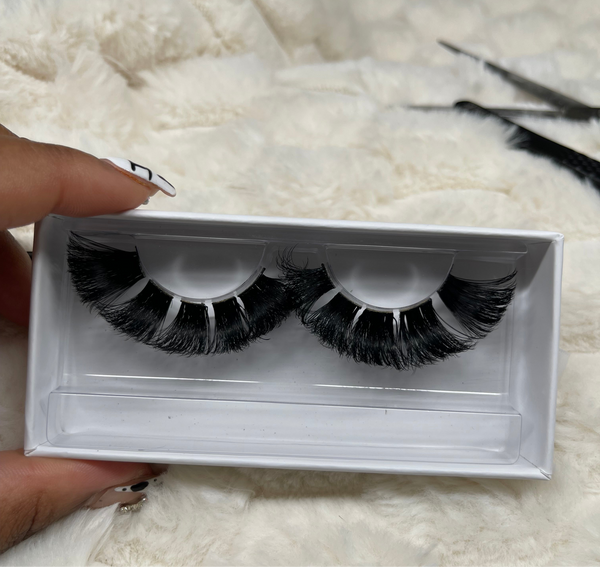 ‘ADORE YOU’ (LASH CLUSTERS EDITION)